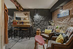 One Drake Road Hotel