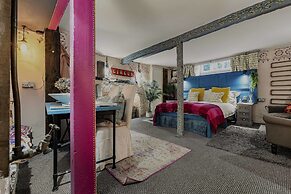 One Drake Road Hotel