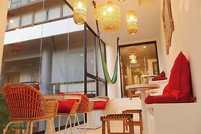 Blu Cabin Ari Stylish Gay Poshtel