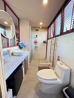 Blu Cabin Ari Stylish Gay Poshtel