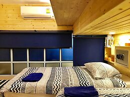 Blu Cabin Ari Stylish Gay Poshtel