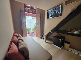 Blu Cabin Ari Stylish Gay Poshtel