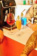 Blu Cabin Ari Stylish Gay Poshtel