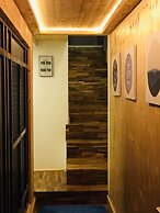 Blu Cabin Ari Stylish Gay Poshtel