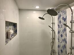Blu Cabin Ari Stylish Gay Poshtel