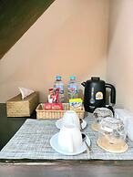 Blu Cabin Ari Stylish Gay Poshtel