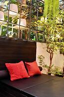 Blu Cabin Ari Stylish Gay Poshtel