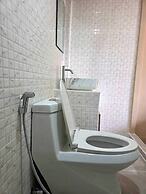 Blu Cabin Ari Stylish Gay Poshtel