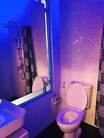 Blu Cabin Ari Stylish Gay Poshtel