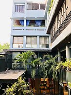Blu Cabin Ari Stylish Gay Poshtel