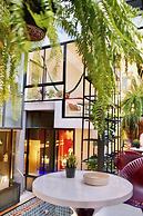 Blu Cabin Ari Stylish Gay Poshtel