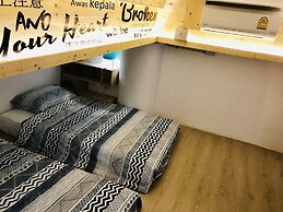 Blu Cabin Ari Stylish Gay Poshtel