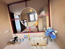 Blu Cabin Ari Stylish Gay Poshtel