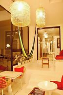 Blu Cabin Ari Stylish Gay Poshtel