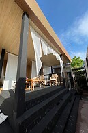 Blu Cabin Ari Stylish Gay Poshtel