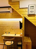 Blu Cabin Ari Stylish Gay Poshtel