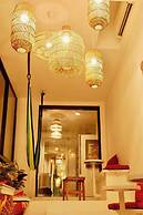 Blu Cabin Ari Stylish Gay Poshtel