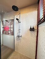 Blu Cabin Ari Stylish Gay Poshtel