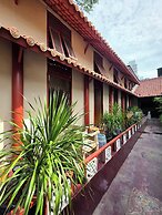 Blu Cabin Ari Stylish Gay Poshtel