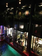 Blu Cabin Ari Stylish Gay Poshtel