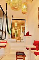 Blu Cabin Ari Stylish Gay Poshtel