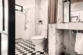 Blu Cabin Ari Stylish Gay Poshtel