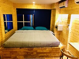 Blu Cabin Ari Stylish Gay Poshtel