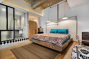 Blu Cabin Ari Stylish Gay Poshtel