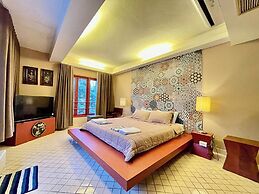 Blu Cabin Ari Stylish Gay Poshtel