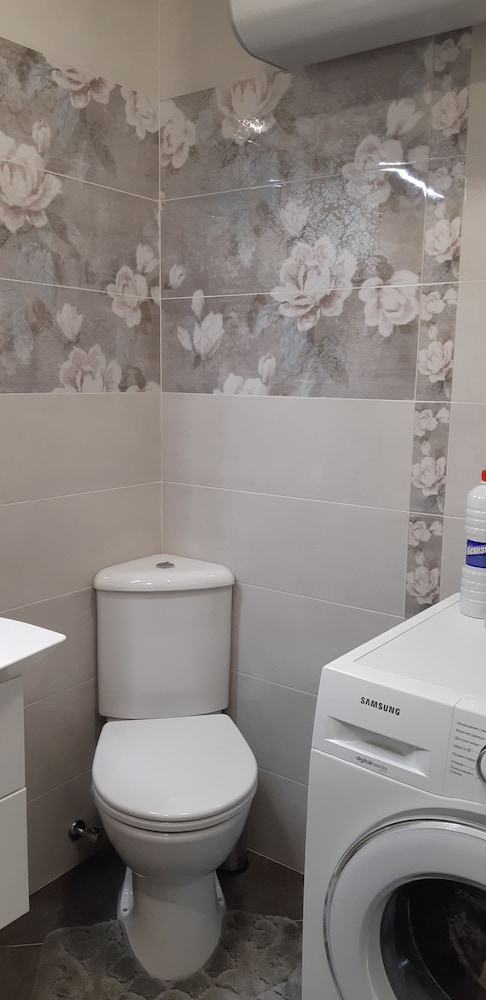 Nizhneimeretinskya apt 22
