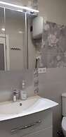 Nizhneimeretinskya apt 22