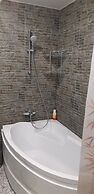 Nizhneimeretinskya apt 23