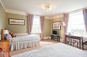 Colthrop Manor