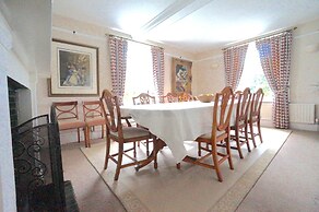 Colthrop Manor