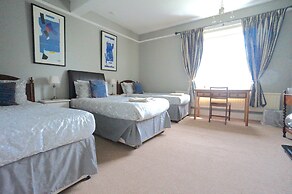 Colthrop Manor
