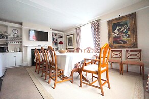 Colthrop Manor