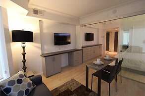 AMAZING SUITES IN YORKVILLE
