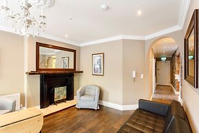 Molloy's Apartments