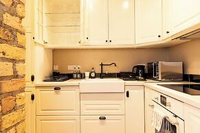 Molloy's Apartments