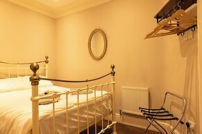 Molloy's Apartments