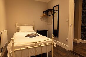 Molloy's Apartments