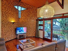 Villa 4-BR Klub Bunga No. 8 Batu Malang