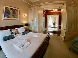 Escape To Edinburgh @ Albyn Place