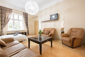Premier Apartment near Museum