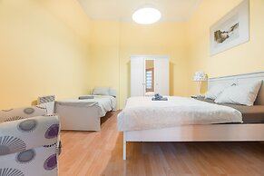 Premier Apartment near Museum