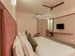 Treebo Goodland Residency - 500m from Railway Station