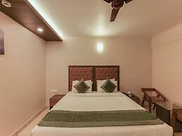 Treebo Goodland Residency - 500m from Railway Station
