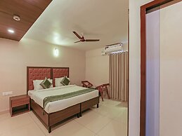 Treebo Goodland Residency - 500m from Railway Station
