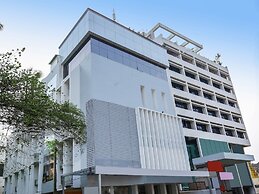 Treebo Goodland Residency - 500m from Railway Station