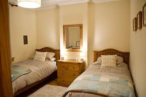 Newly Refurbed Home With Free Parking
